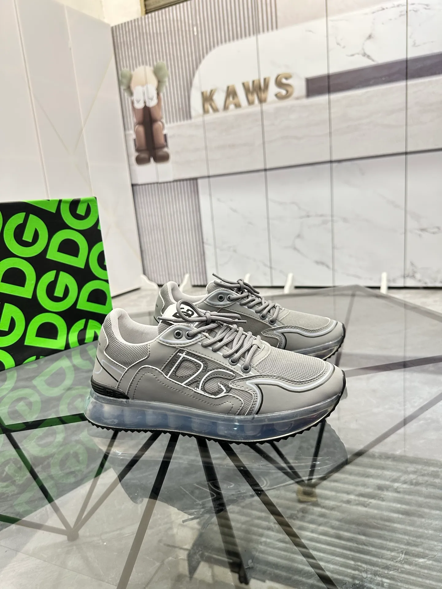 Men's shoes: 💰P500¥ Product trademark: DG "Dolce & Gabbana" low-top casual shoes Regular size: 35-44 (45.46 can be customized) Couple style Product materials: Upper imported cowhide stitching original material, breathable lining, original outsole. Number: 803